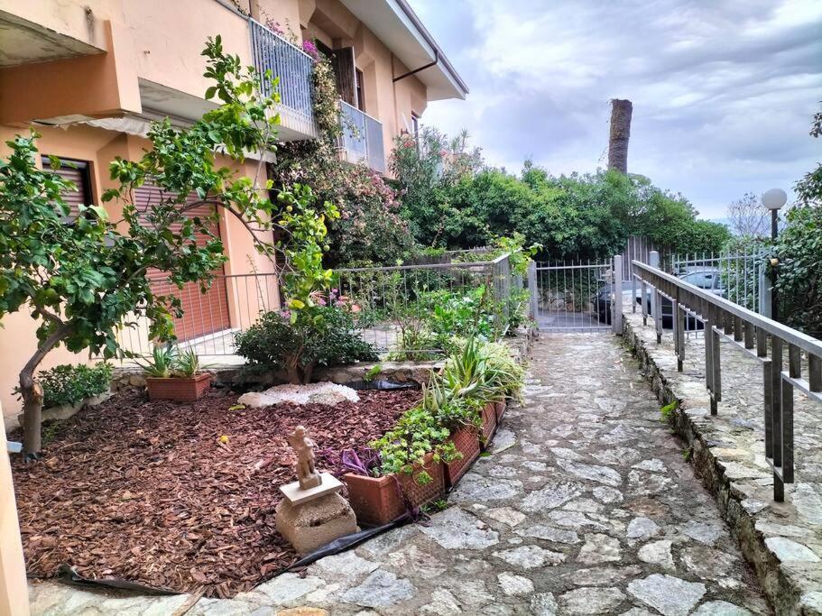 Casa Con Giardino: Varraze Exterior foto